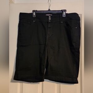 Torrid 11" Black Flat Front Bermuda Shorts Size 22